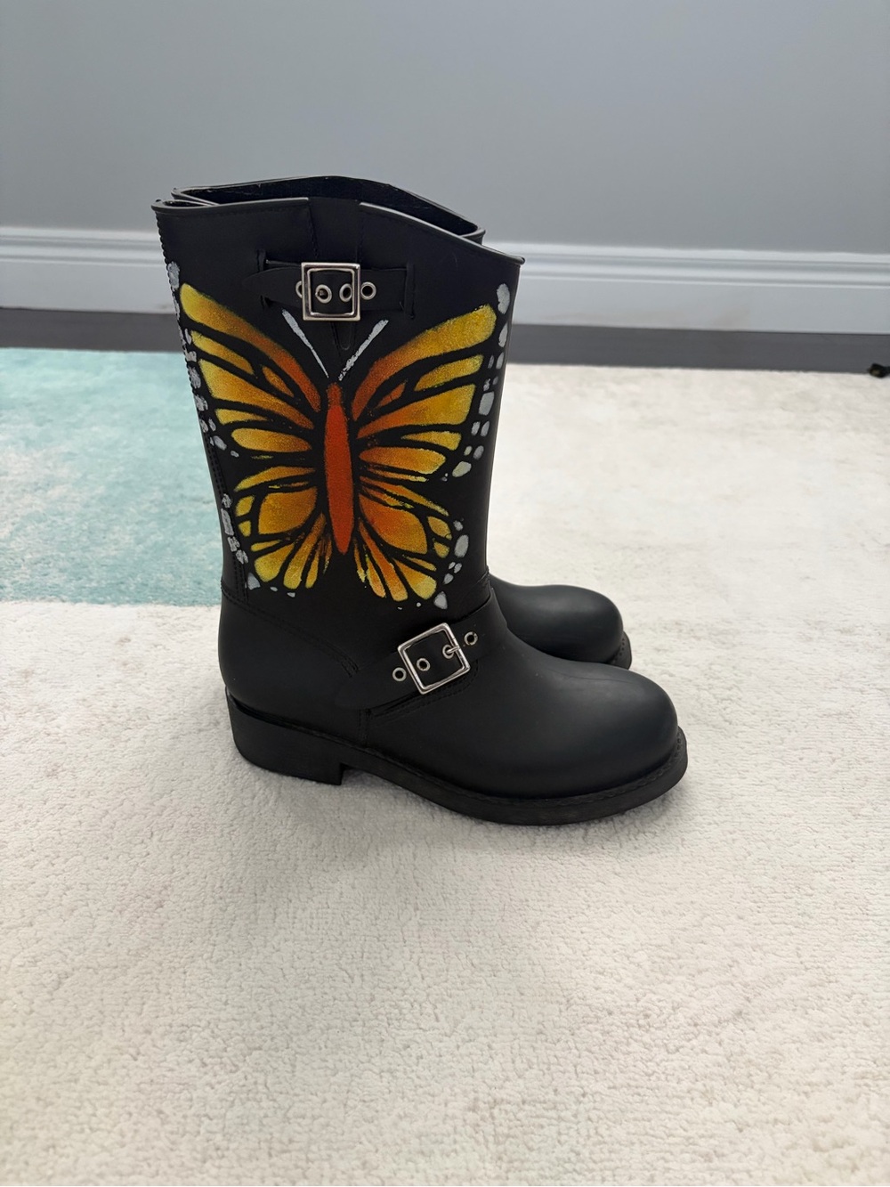 Black rubber boots Boots with Yellow-Orange Butterfly